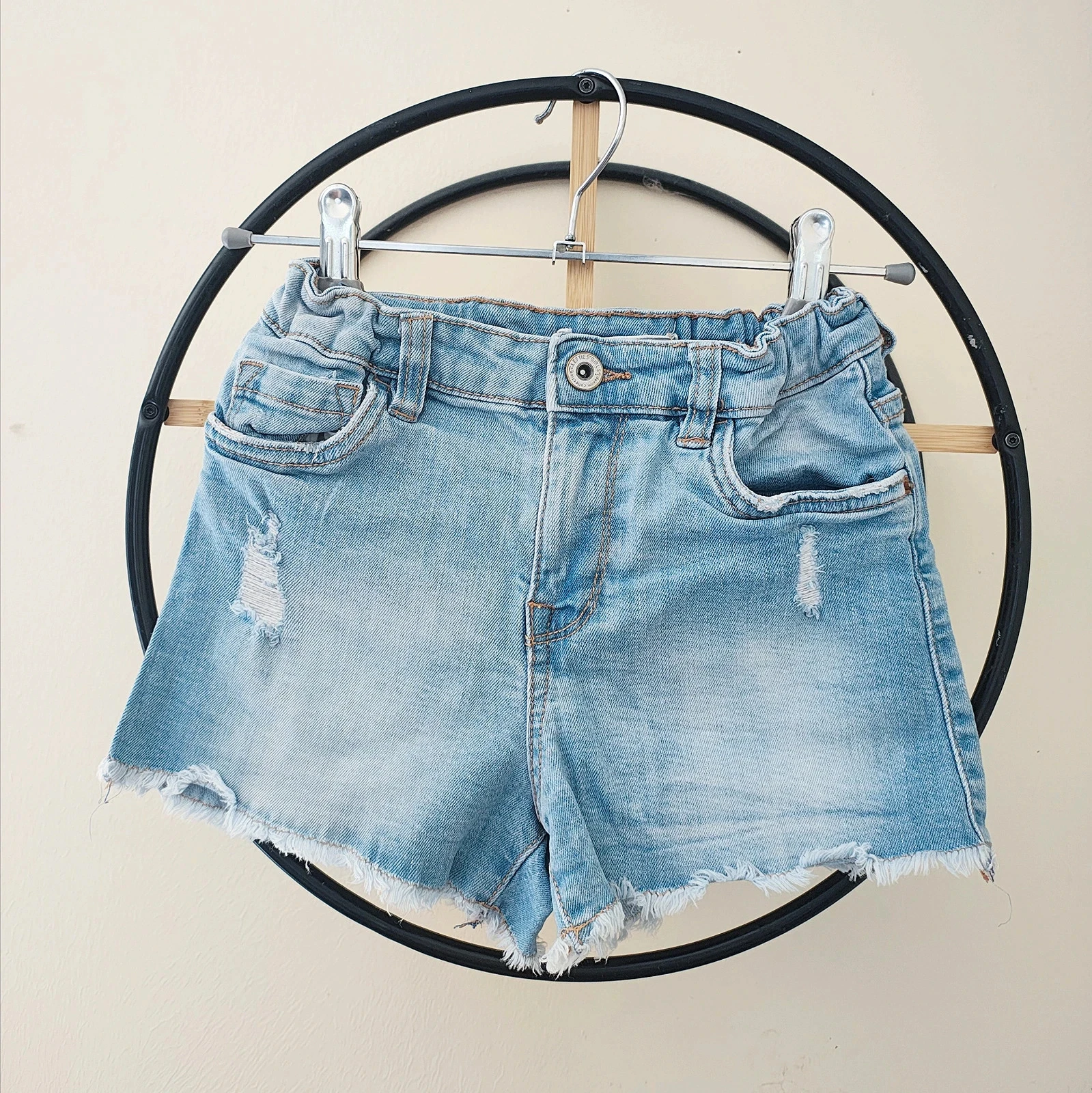 8 9 ans short en jean ( étiquette coupée)
